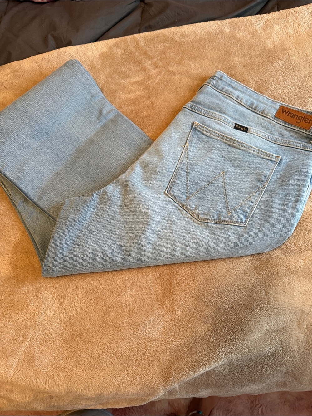 Wrangler women’s Light Blue Bootcut Jeans